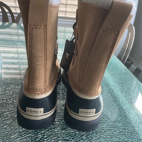Sorel boots size 11.5 - Picture 3 of 8
